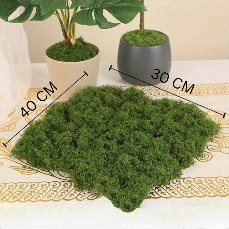 Rectangular patch of fake moss with dimensions 30x40 cm shown on a table.